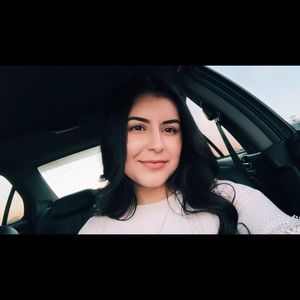 Meet your Posher, Anahi